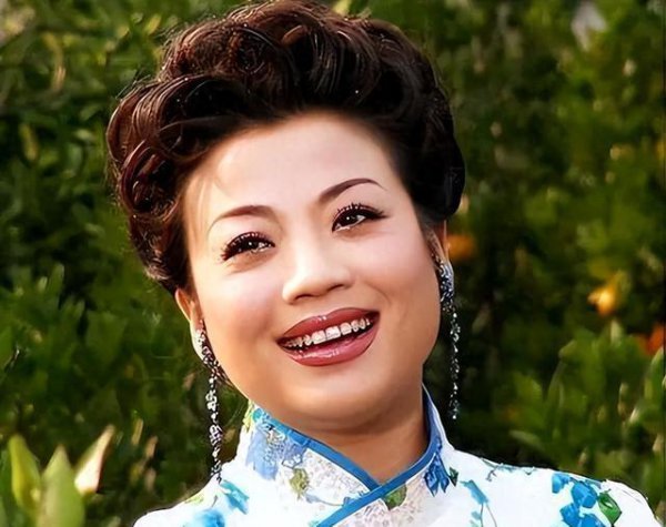 张也芳华岁月如歌,心扉迂回包袱黑历史,依然开放私有魔力